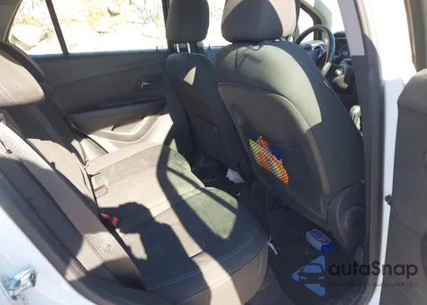 2015 Chevrolet Trax 1Ls z USA, uszkodzony, nr VIN KL7CJKSB5FB078756